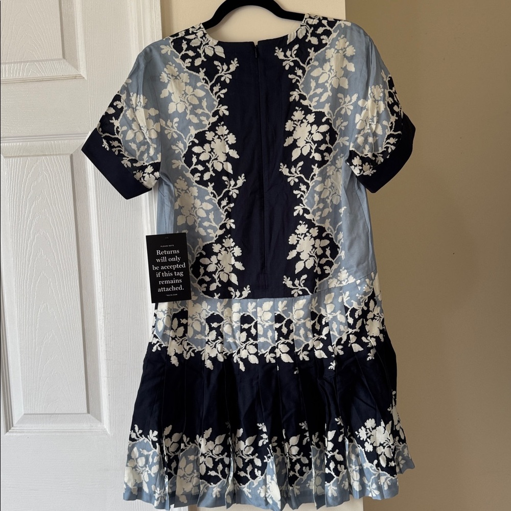 Tuckernuck Navy and Light Blue Floral Short-Sleeve Pleated Dress - Picture 8 of 9